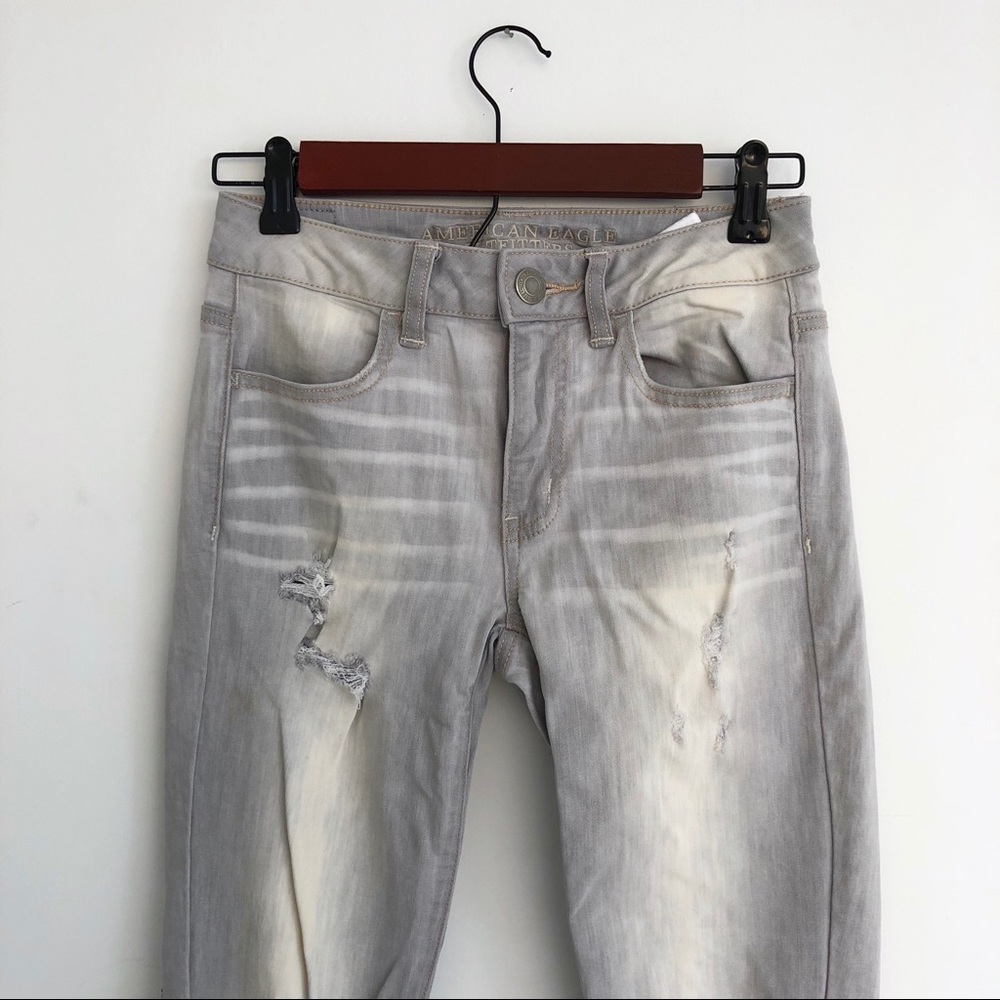 AEO Jeggings in Distressed Light Gray